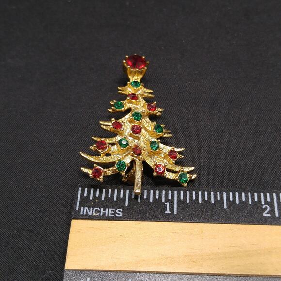 Vintage Christmas Tree Brooch, 1960s Gold Plated Holiday Pin - Picture 6 of 10